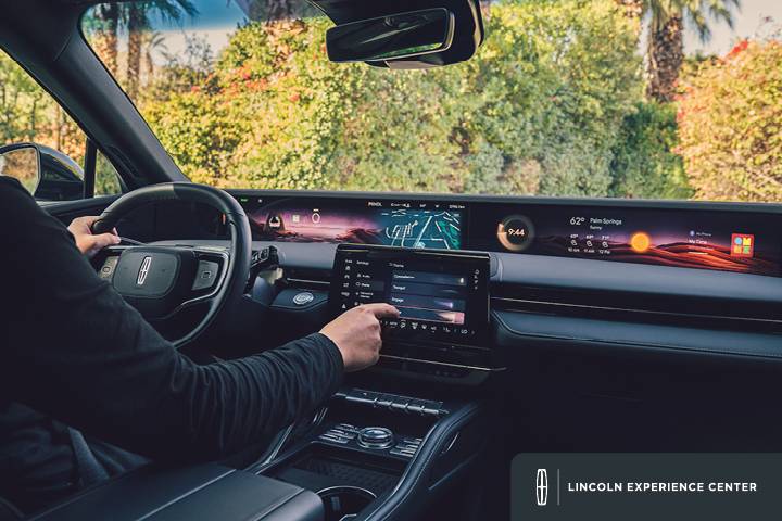 Immerse Yourself in Luxury – Drive Event at the Lincoln Experience Center