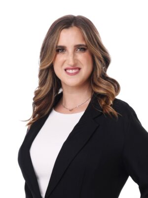 Manolakas, Anya Manolakas, Anya